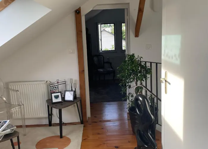 Chambre hôtes nichée sous les toits